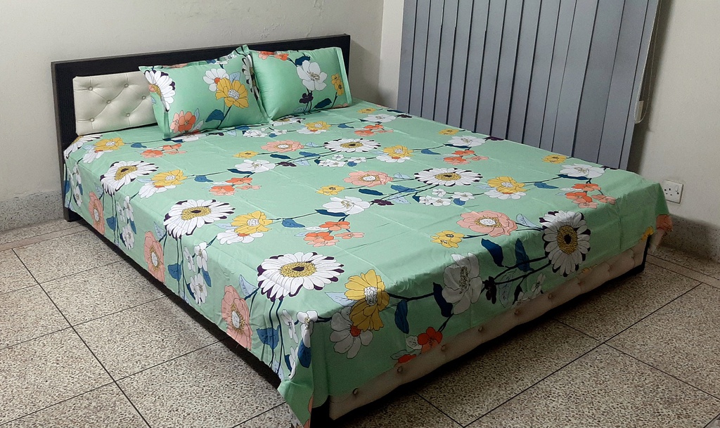 Bedsheet with Pillow covers Chador set 7×8 feet